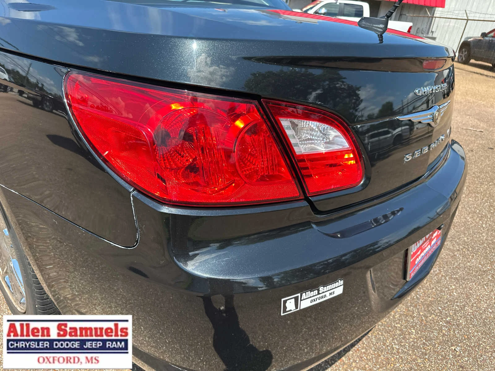 Used 2009 Brilliant Black Pearl Chrysler Limited image 30