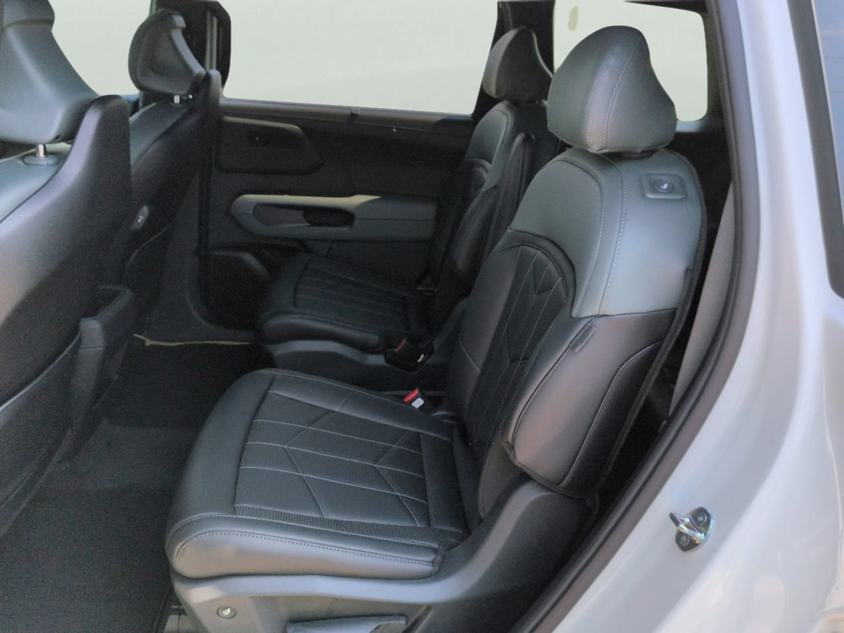 New 2027 Glacial White Pearl Kia X-Line SX image 44