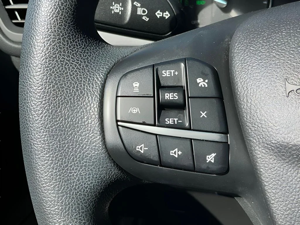 Used 2022 Gray Ford SE image 28