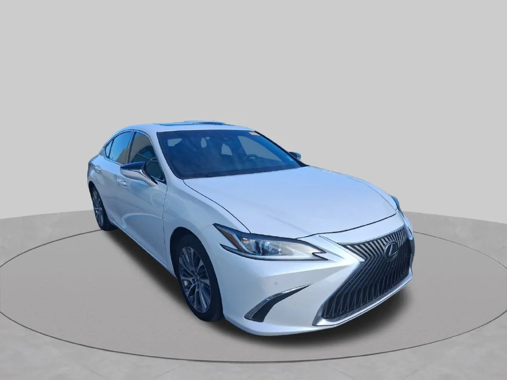 Used 2021 White Lexus 350 image 3