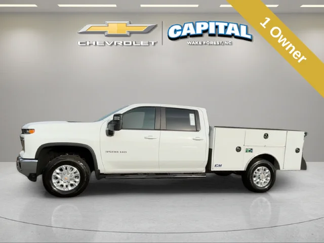 Used 2025 White Chevrolet LT image 3