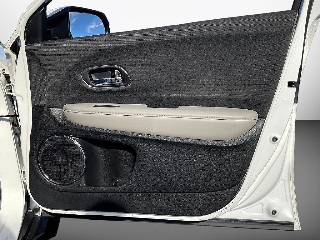 Used 2021  Honda EX image 28