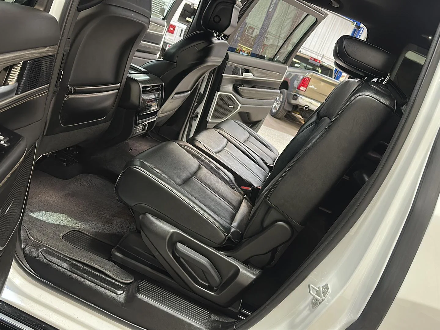 2024 Jeep Wagoneer Series II - Photo 29