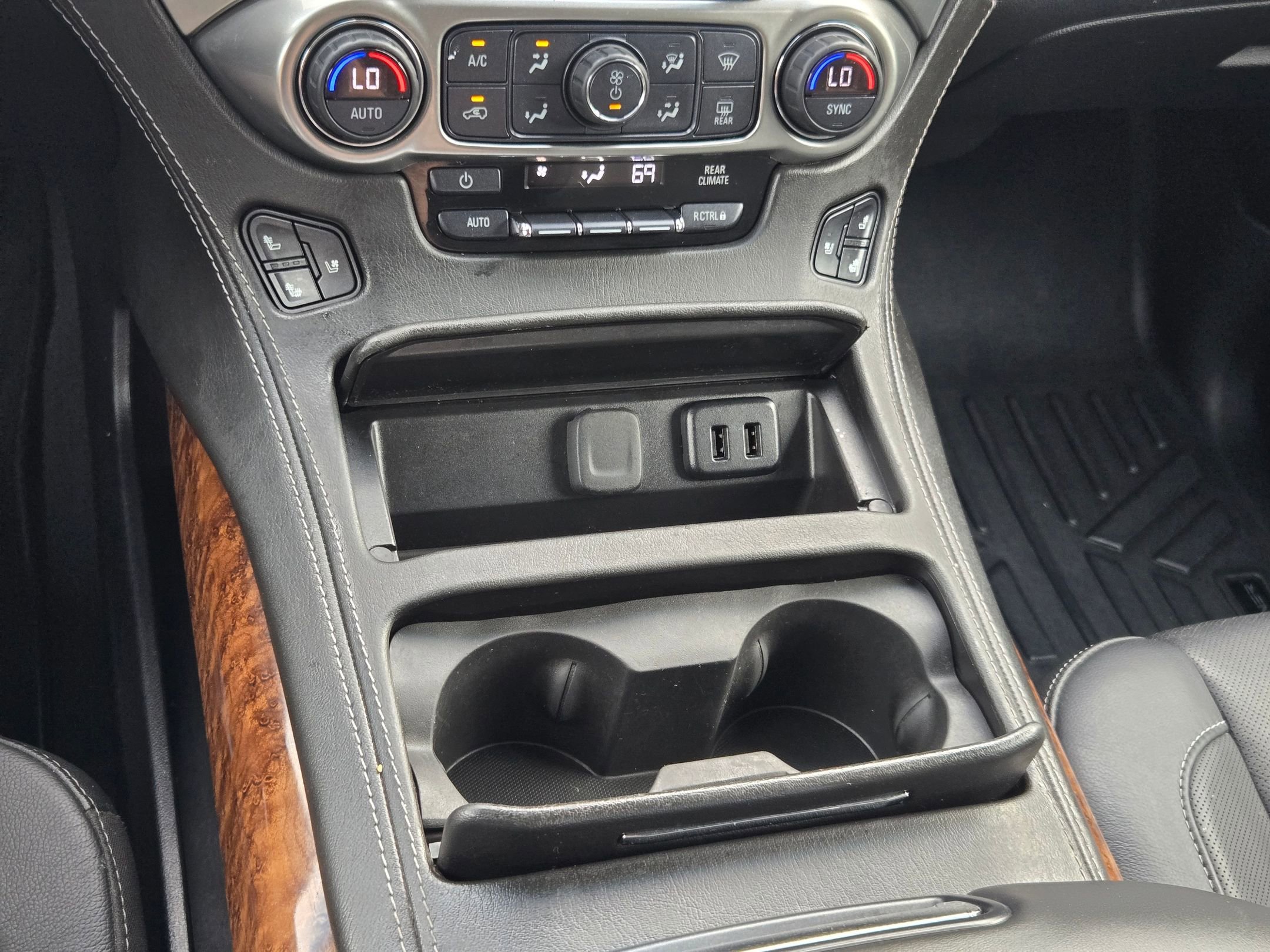 Used 2019 Black Chevrolet Premier image 33