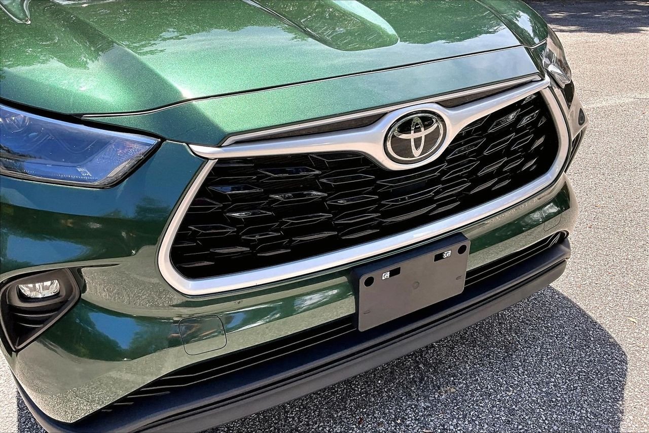 Used 2023  Toyota XLE image 34