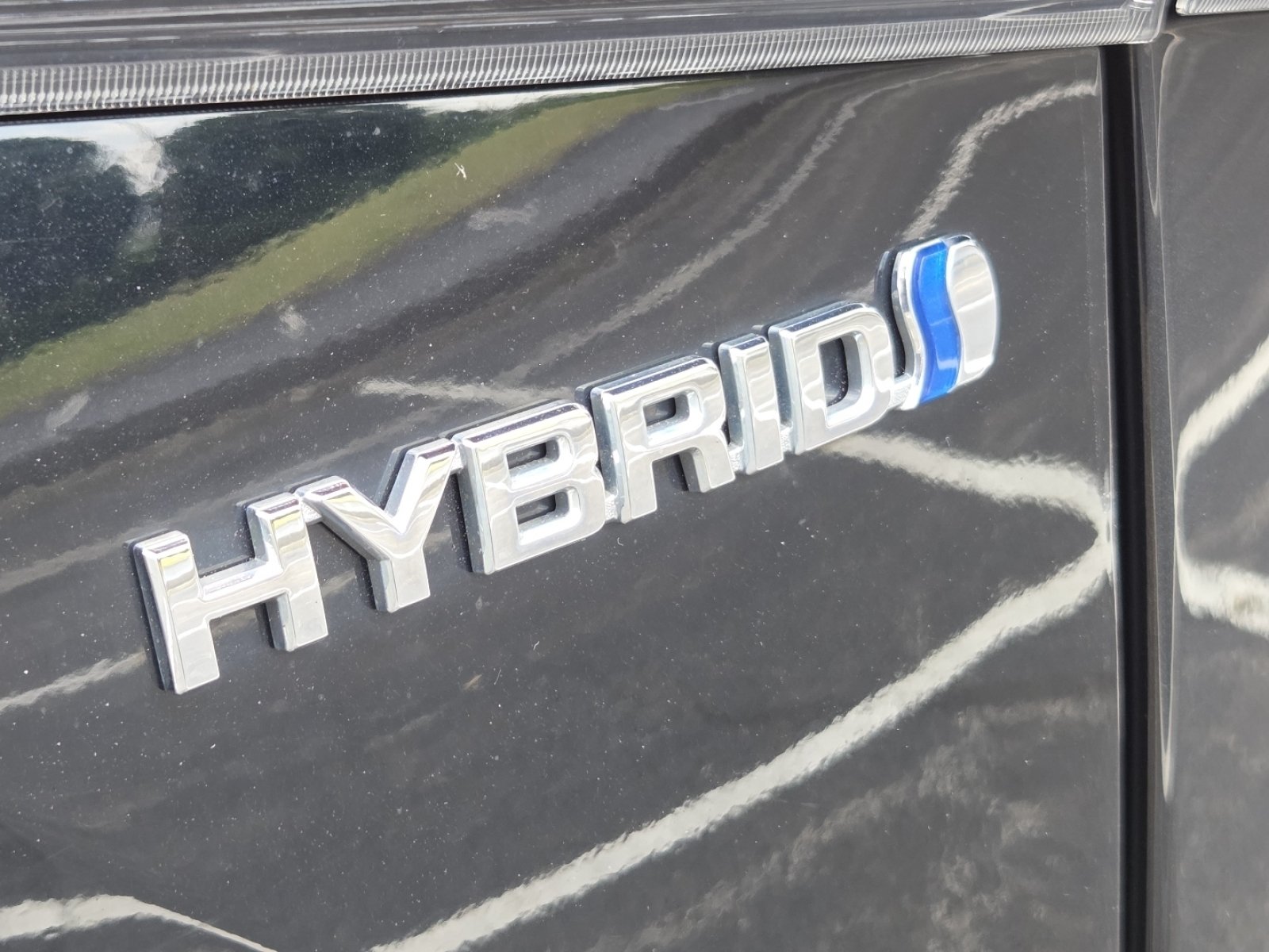 Used 2020 Midnight Black Metallic Toyota XLE image 17