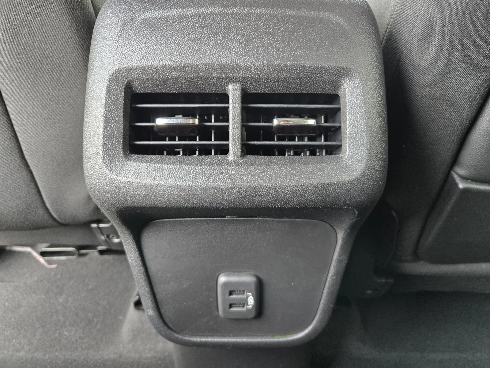 Used 2019 Ebony Twilight Metallic GMC FWD 4dr SLE image 28