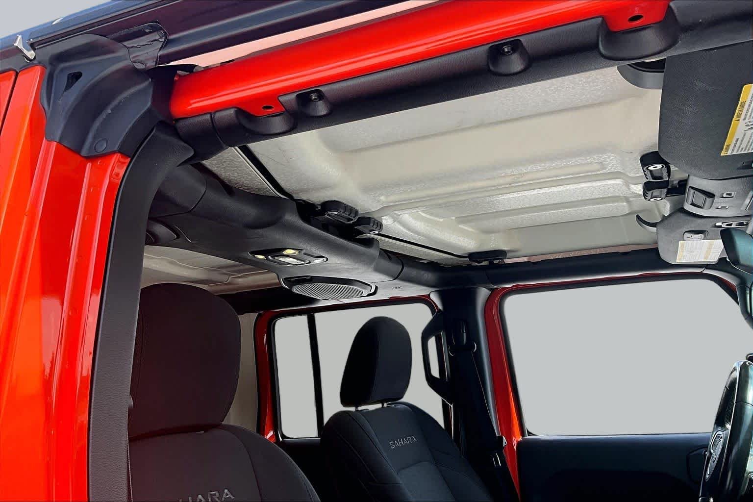 Used 2019 Punkn Metallic Clear Coat Jeep Sahara image 13