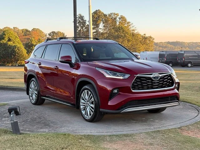 Used 2022 Red Toyota Platinum image 9
