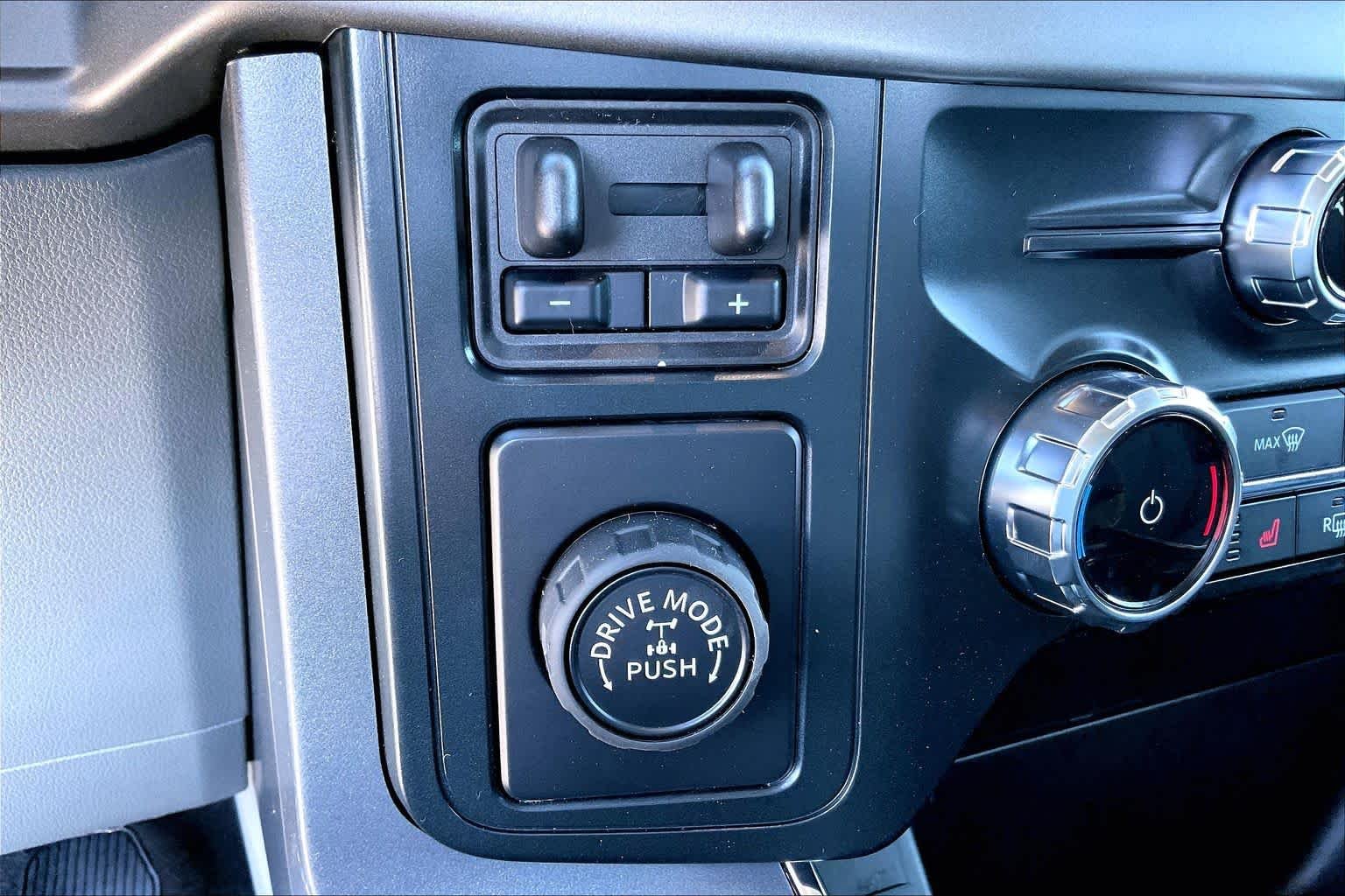 New 2026 Oxford White Ford XLT image 16
