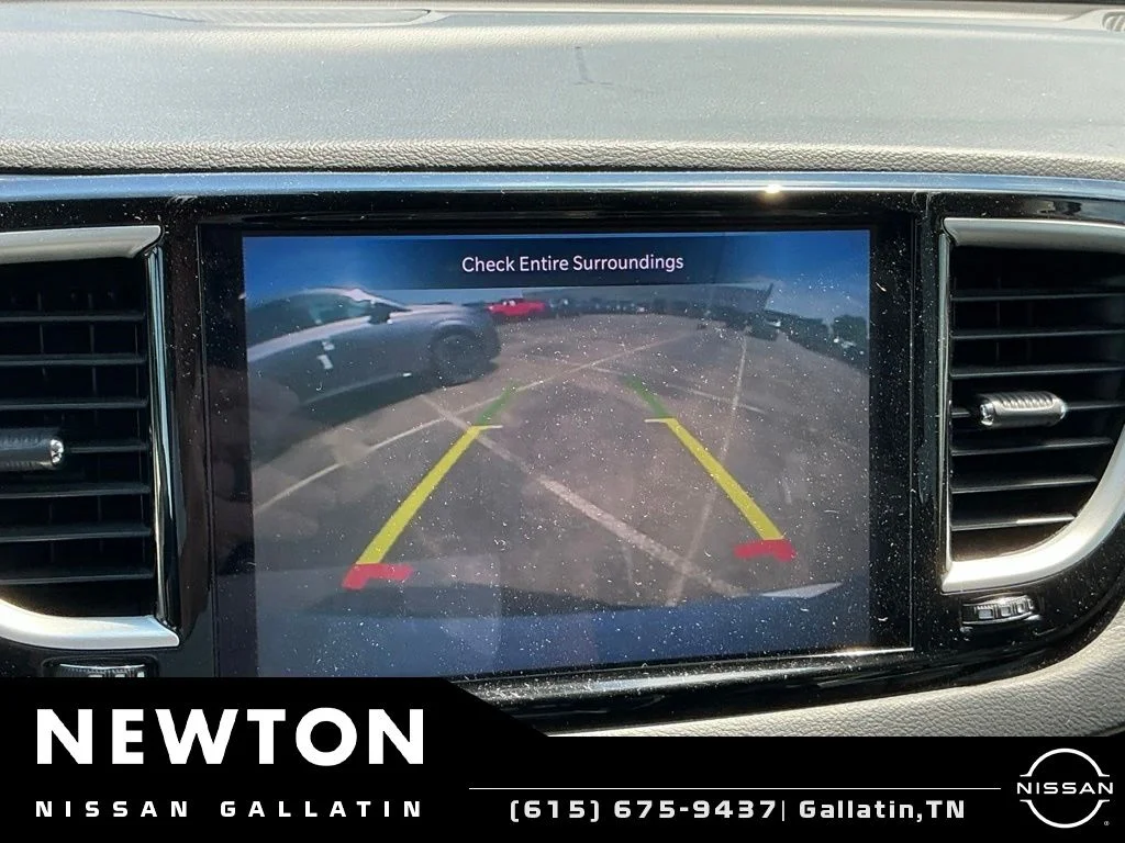 Used 2023 White Chrysler Touring L image 9