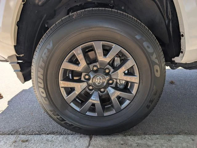 Used 2023 Ice Toyota SR5 image 7