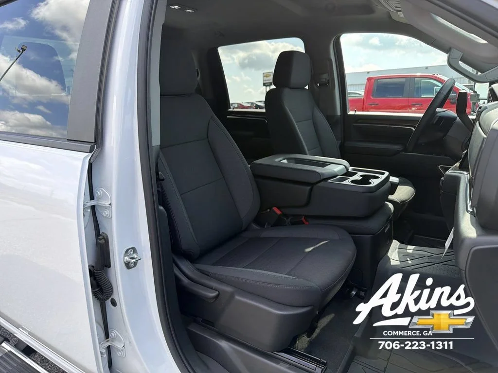 New 2025 Summit White Chevrolet LT image 17