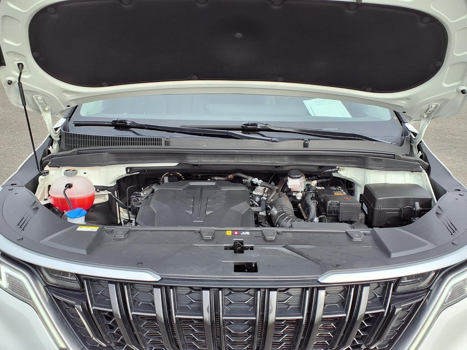 Used 2024 Snow White Pearl Kia LX image 31