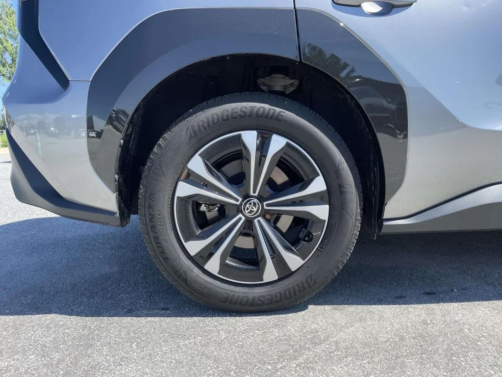 Used 2025 Heavy Metal Toyota XLE image 33