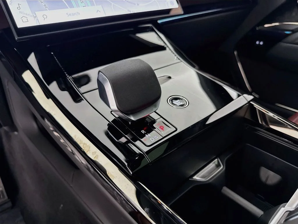 New 2026 Borasco Grey Land Rover Dynamic SE image 17
