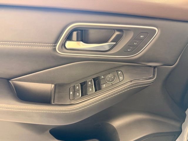 Certified Used 2021 Gray Nissan SL image 15