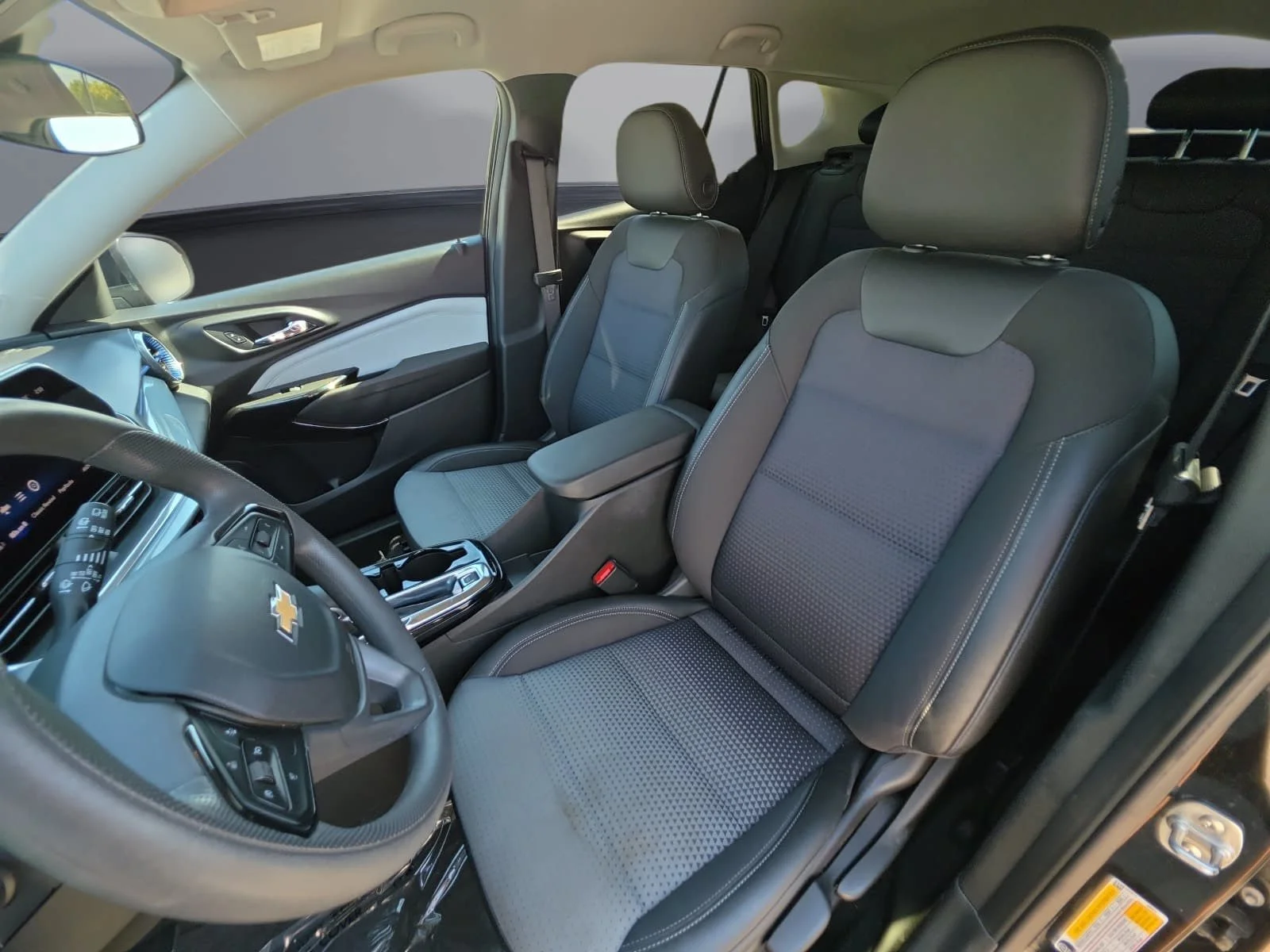 2025 Chevrolet Trax LT - Photo 11