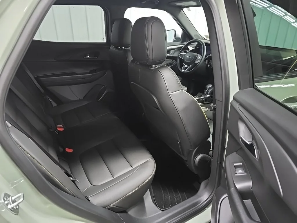 Used 2025 Green Chevrolet ACTIV image 17