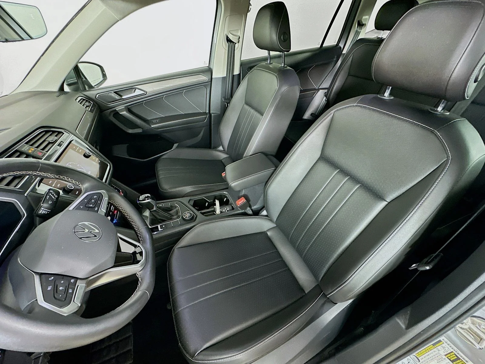Used 2022 Silver Volkswagen  image 32