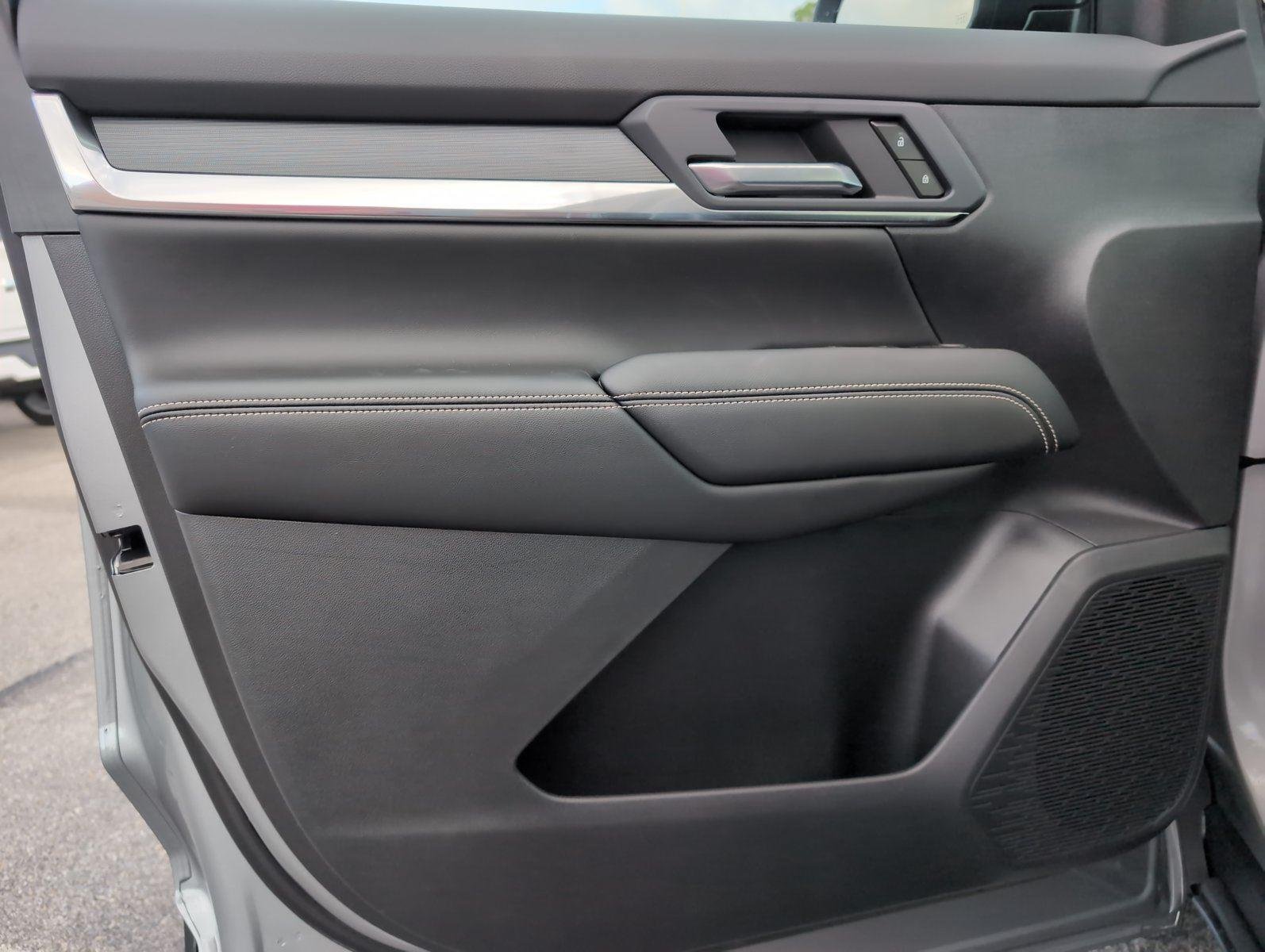 New 2026 Sterling Metallic GMC Elevation image 11
