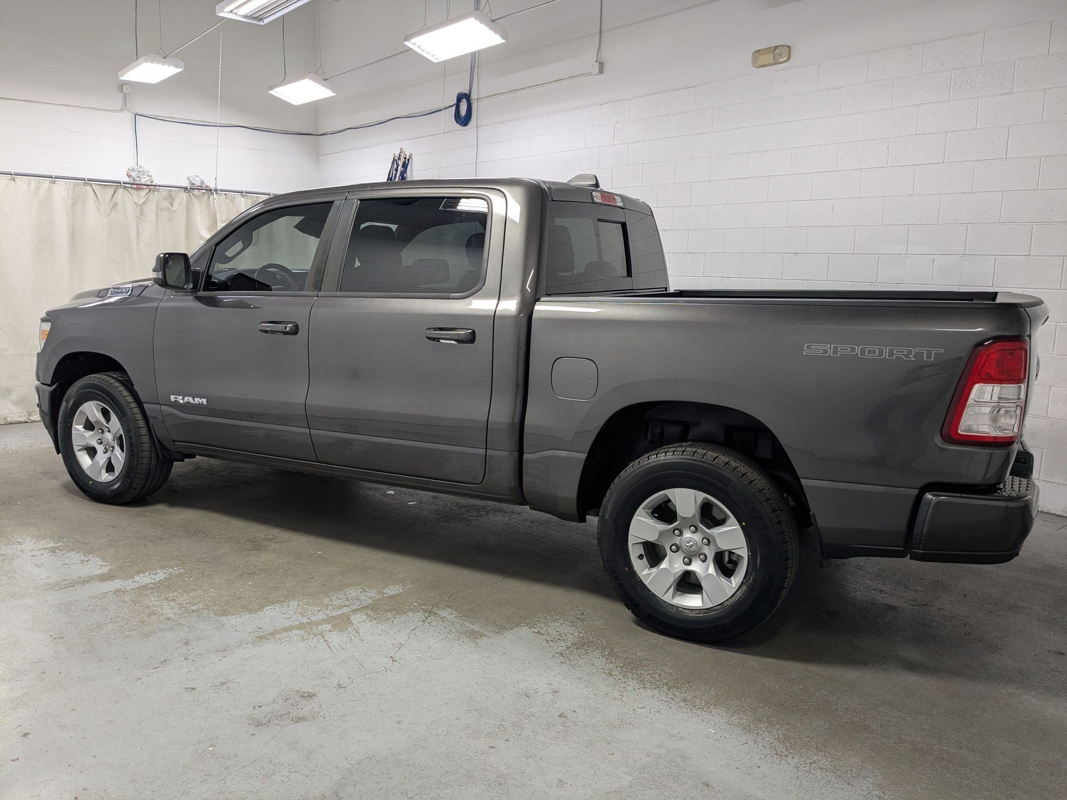 Certified Used 2023 Granite Crystal Metallic Clearcoat Ram Big Horn image 7