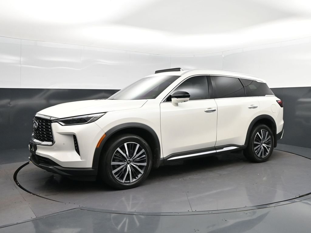 Certified Used 2023 White INFINITI Sensory image 3