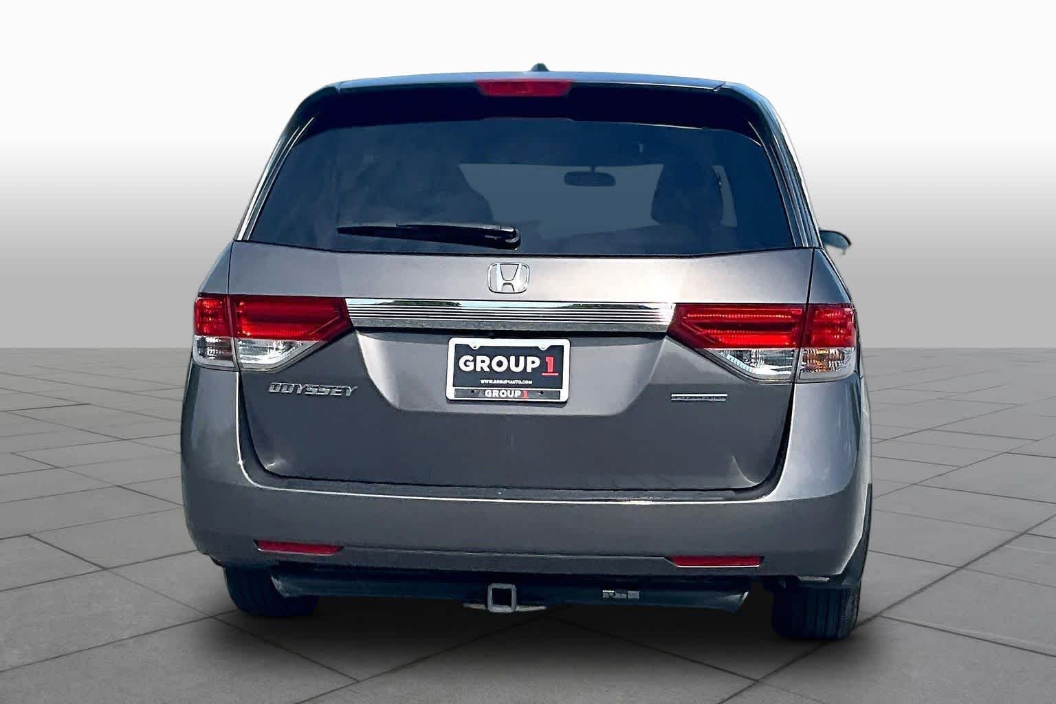 Used 2016 Modern Steel Metallic Honda SE image 5
