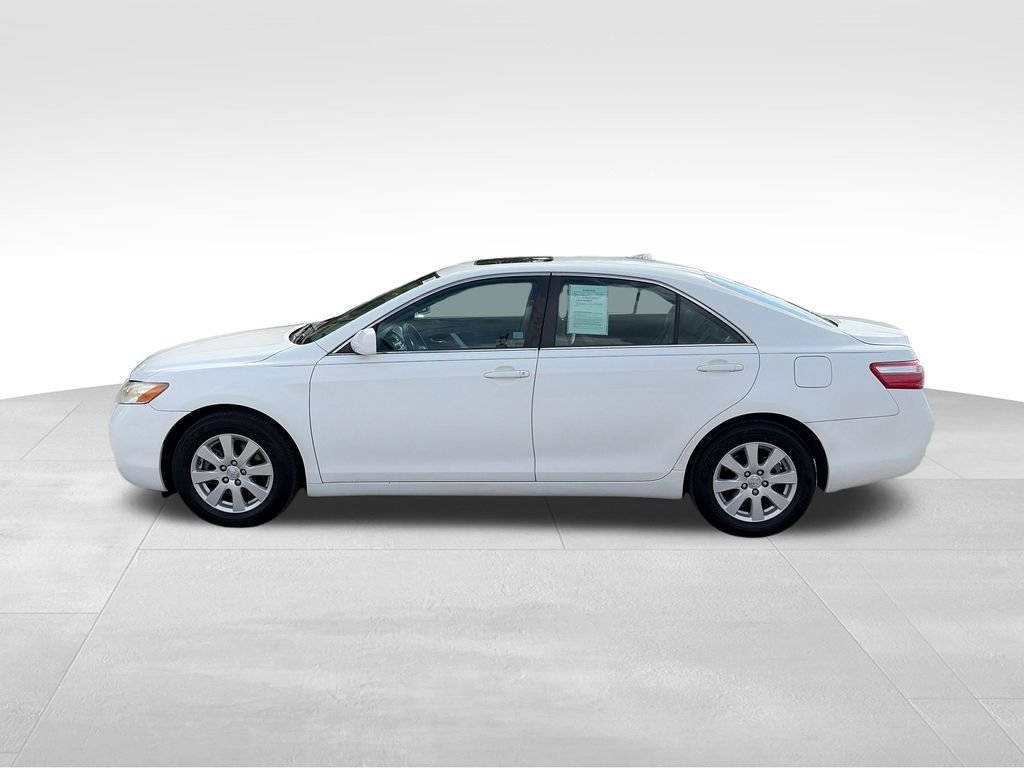 Used 2009 Super White Toyota XLE image 2
