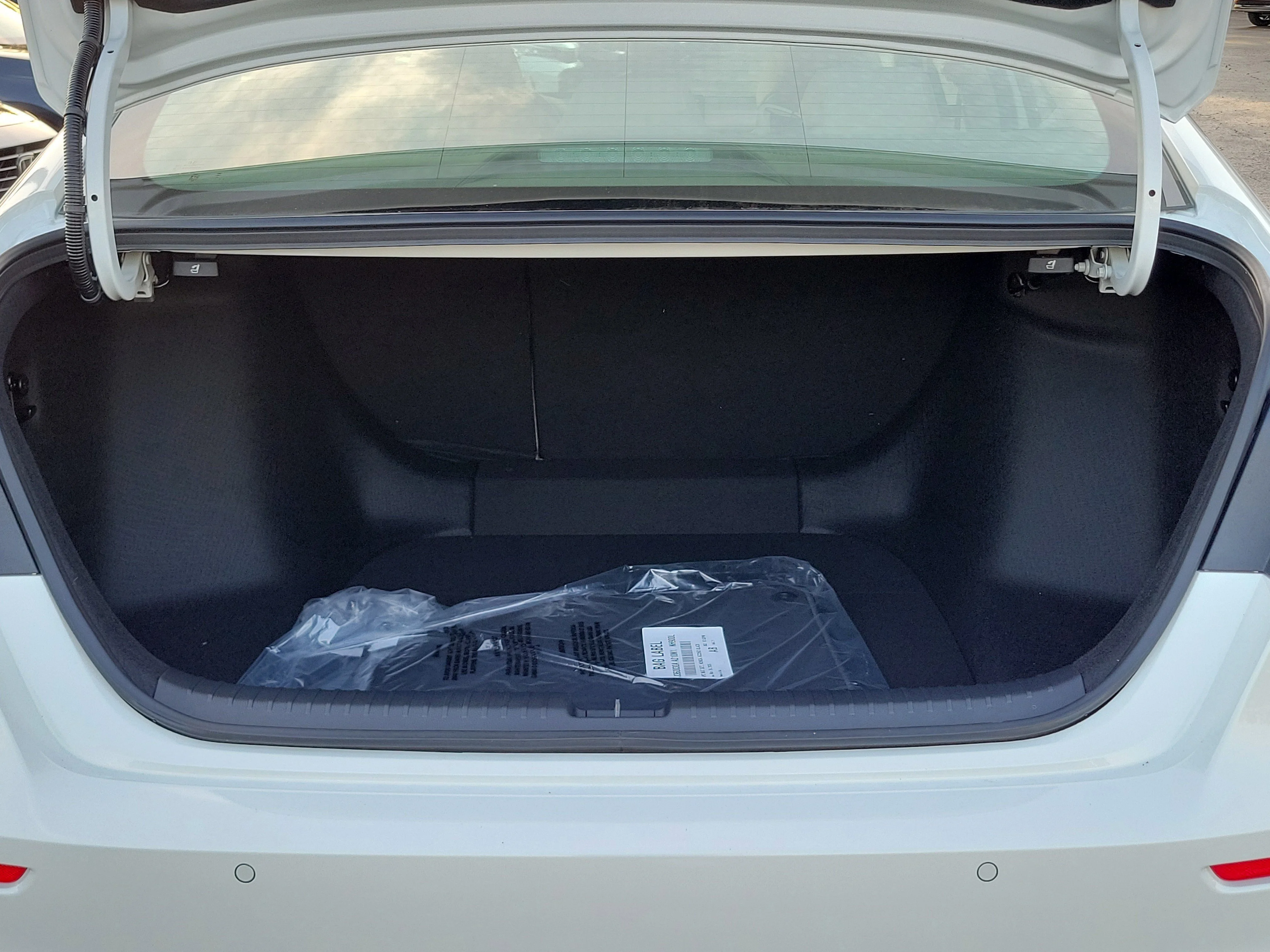 New 2026 Platinum White Pearl Honda Touring image 2