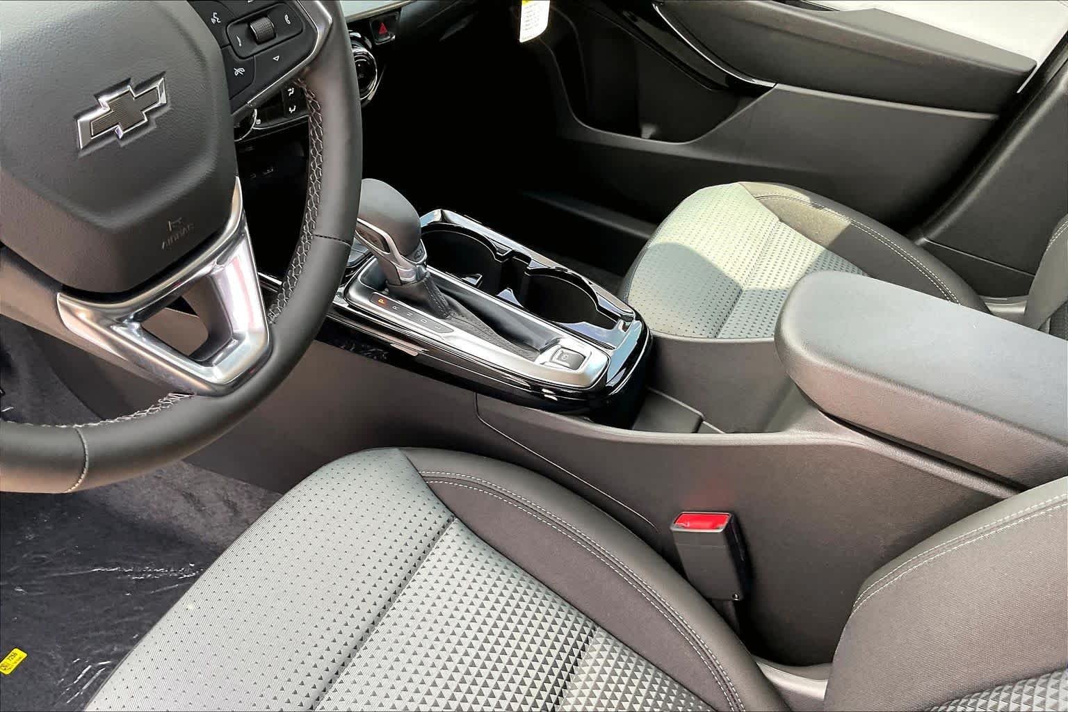 2026 Chevrolet Trax LT - Photo 8