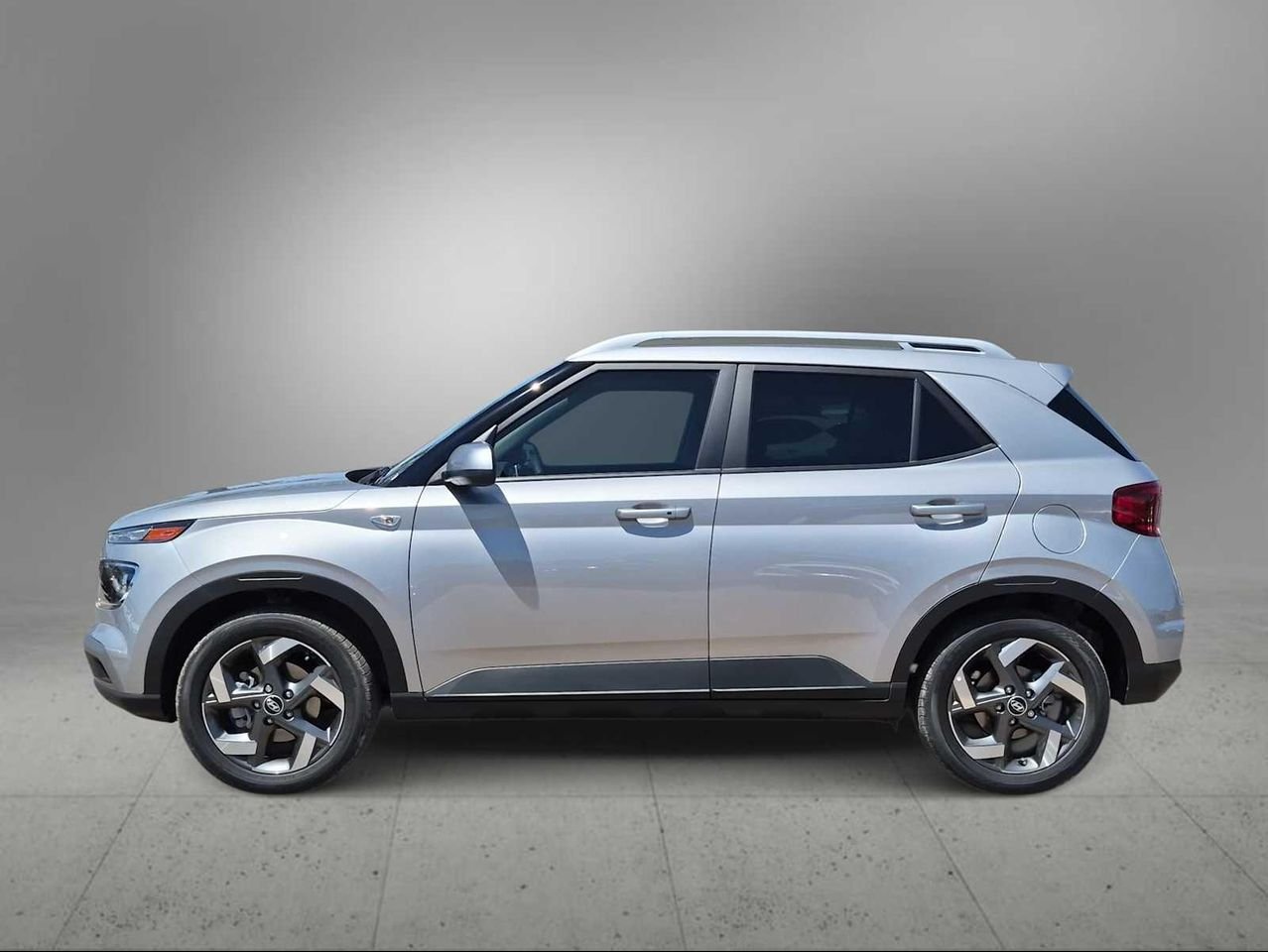 New 2026 Shimmering Silver Hyundai SEL image 5