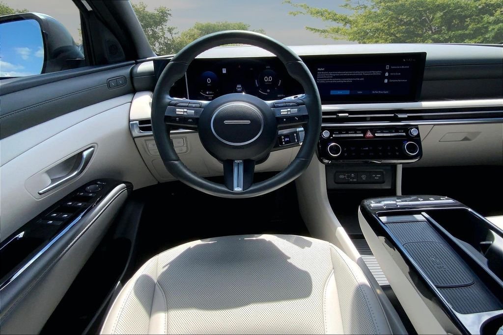 Used 2025 White Hyundai Limited image 8