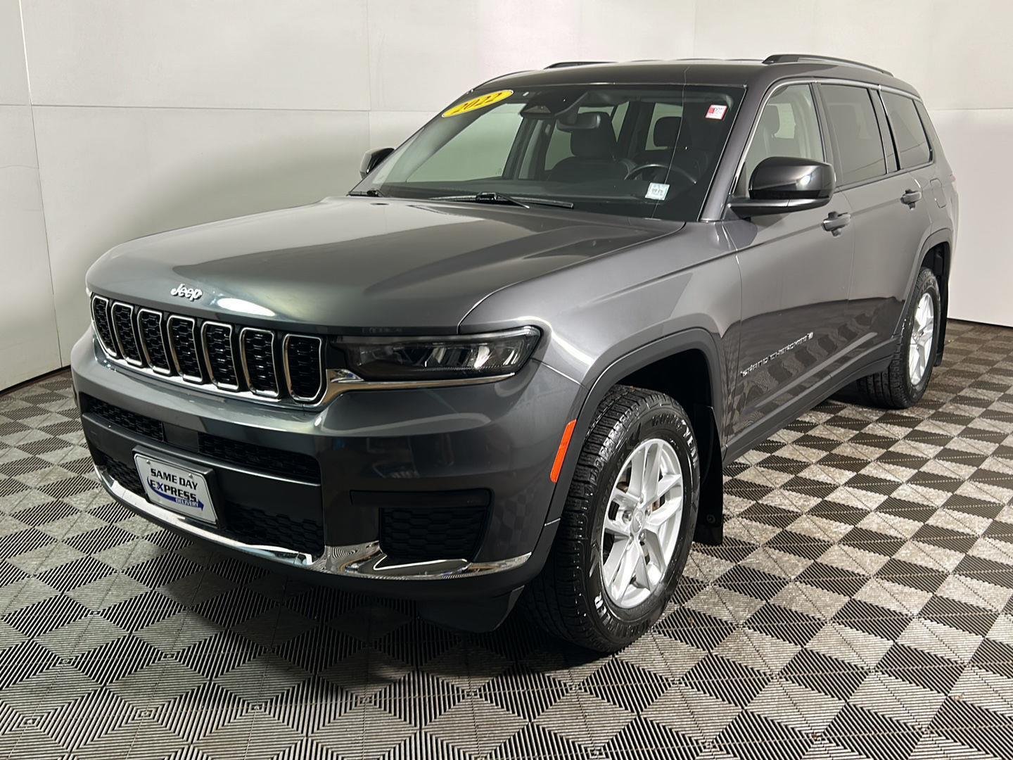 Used 2022 Baltic Gray Metallic Clearcoat Jeep Laredo image 11