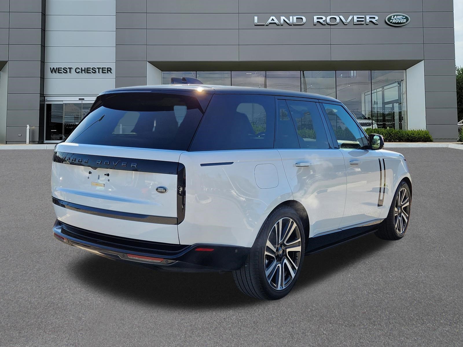 Certified Used 2023 Fuji White Land Rover SE image 4
