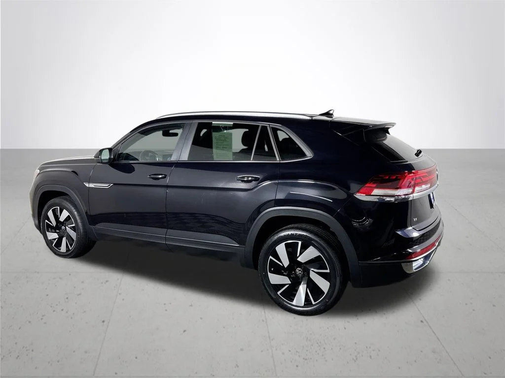 Used 2025 Black Volkswagen 2.0T SE w/Technology image 8