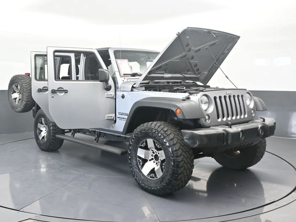 Used 2016 Billet Silver Metallic Clearcoat Jeep Unlimited Sport image 70
