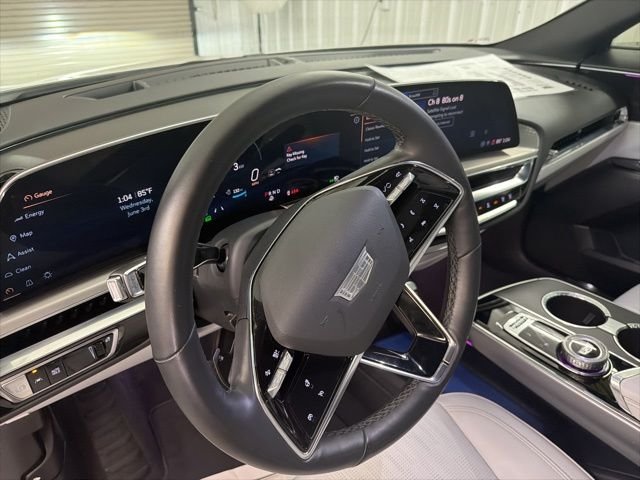 Used 2024 Crystal White Tricoat Cadillac Luxury image 9