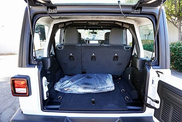 New 2026 Bright White Clear-Coat Exterior Paint Jeep Sport image 18