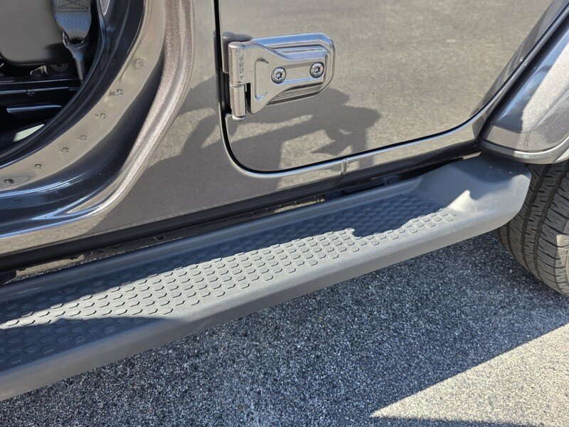 Used 2025 Crystal Metallic JEEP SAHARA 4X4 image 10