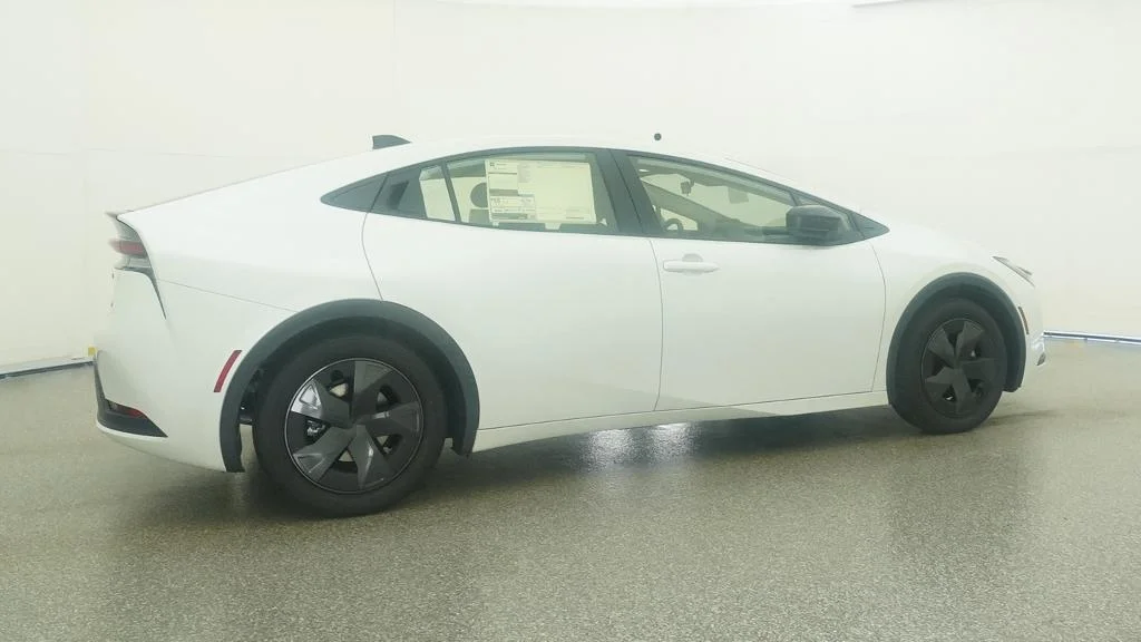 New 2027 Wind Chill Pearl Toyota LE image 15