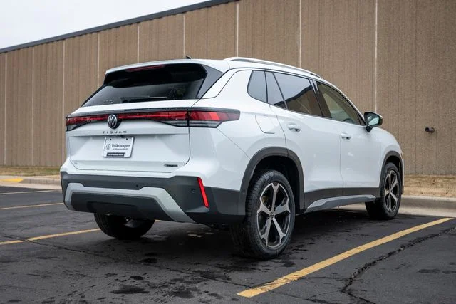 New 2026 White/off-white Volkswagen 2.0T SE image 8