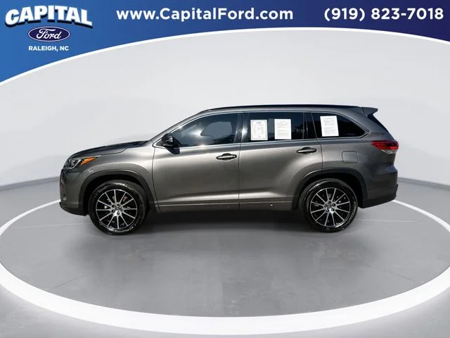 Used 2017 Gray Toyota SE image 5