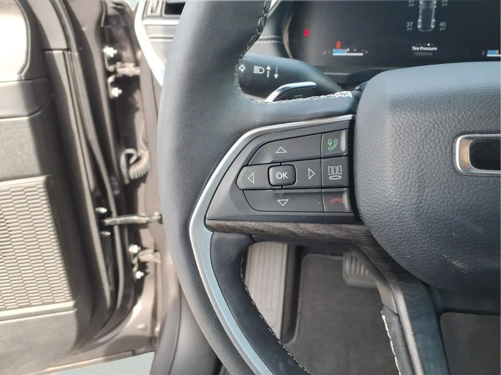 Used 2024 Gray Jeep Limited image 24