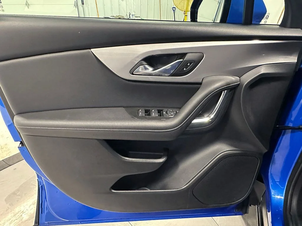 Used 2025 Blue Chevrolet LT image 19