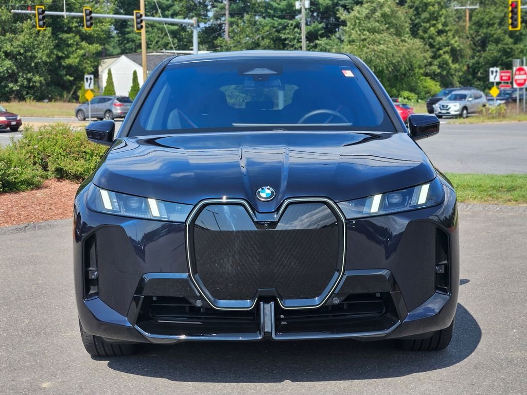 Used 2026 Black BMW xDrive60 image 2