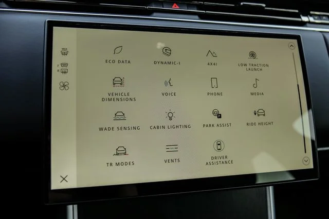 New 2026  Land Rover SE image 40