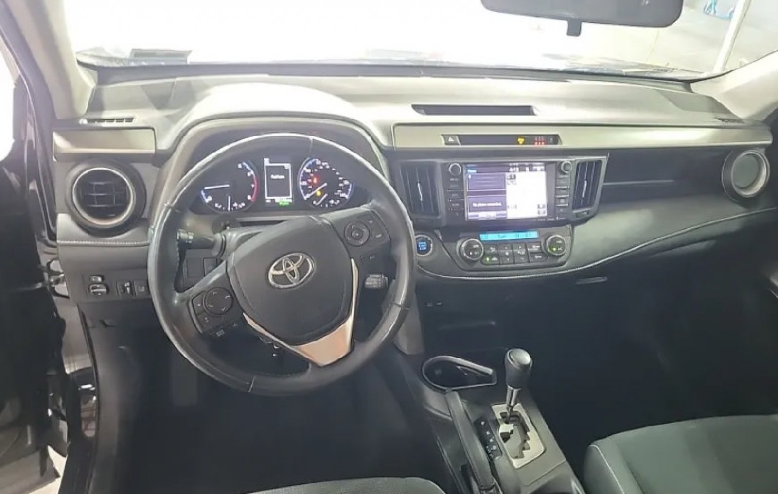 Used 2018 Black Toyota XLE image 6