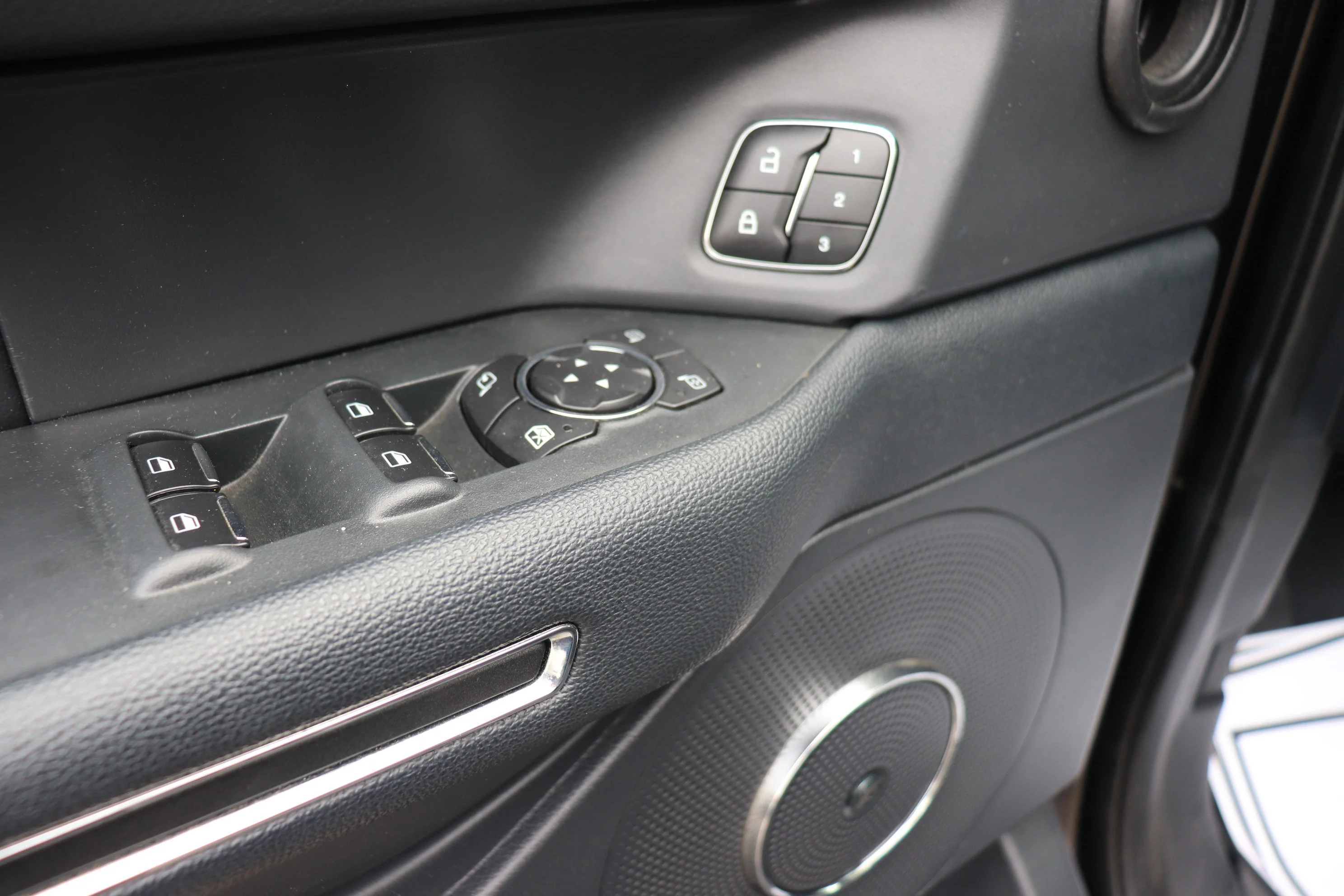 Used 2024  Ford Limited Max 4x4 image 9