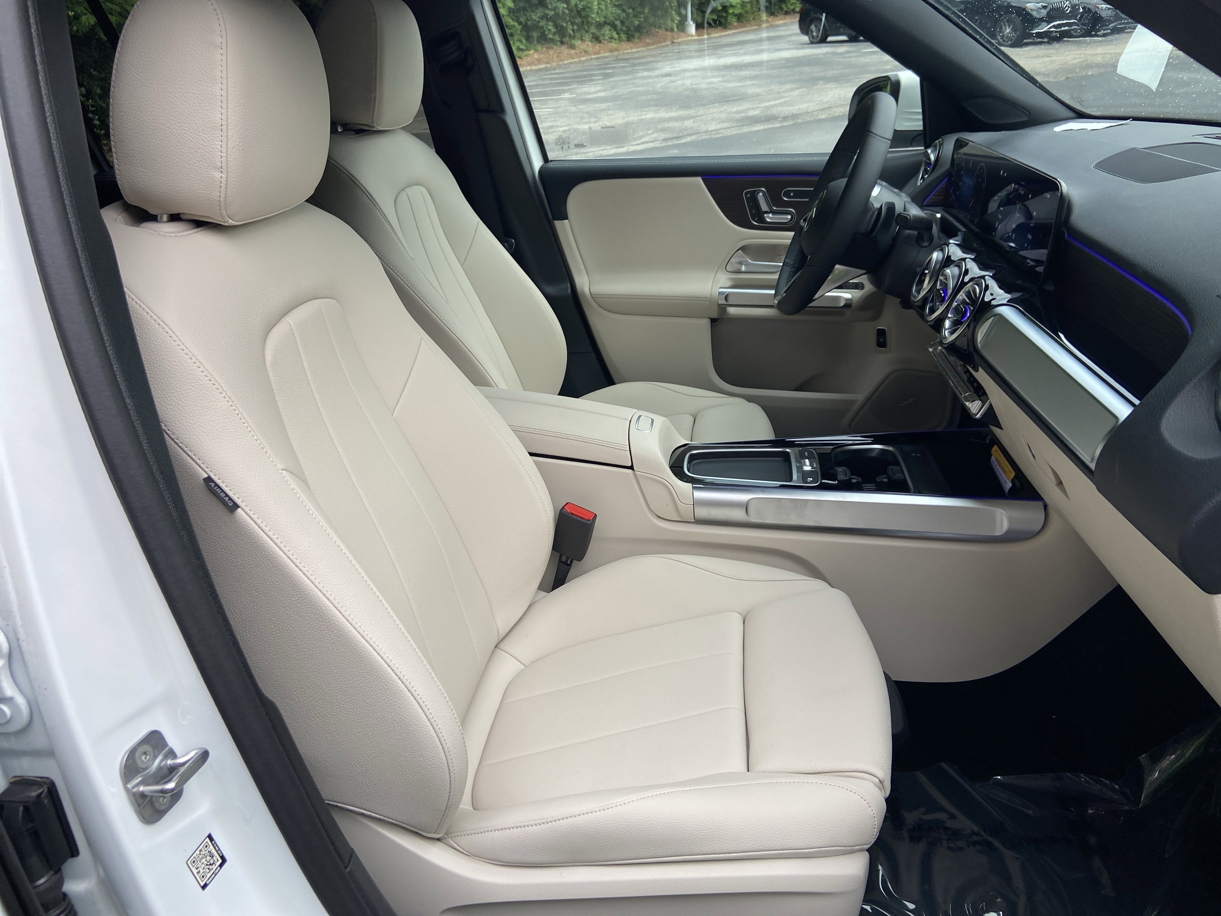 New 2026 Polar White Mercedes-Benz GLB 250 SUV image 44